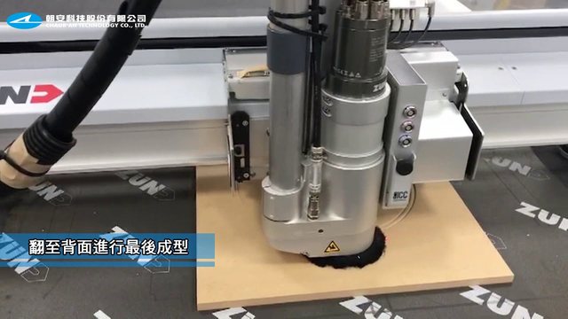 複合材料切割研討會現場,廠商參訪數位切割機實機示範